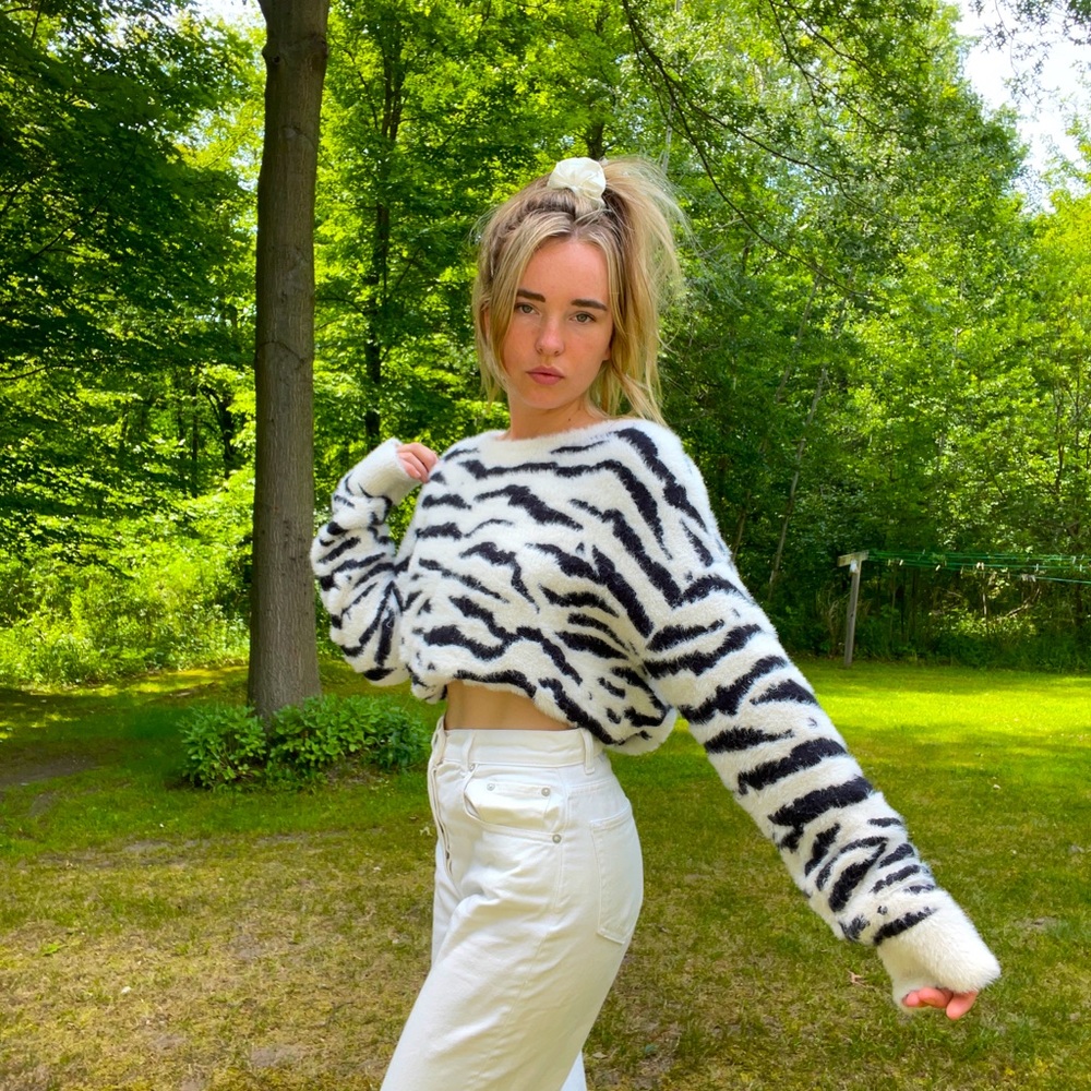 Bar 111 zebra crewneck
